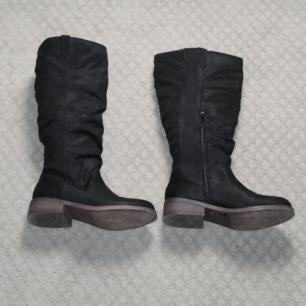 Unr8d Un ROWE2 Size 9W Black Fabric Stacked Heel Boots